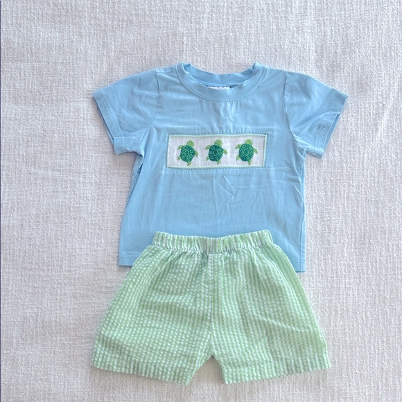 The Smocking Place 2T Turtle Shorts Set - Picture 1 of 4